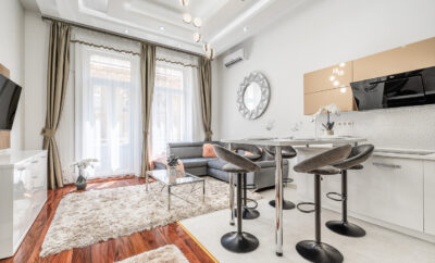 Király str. 2-bedroom balcony/parking